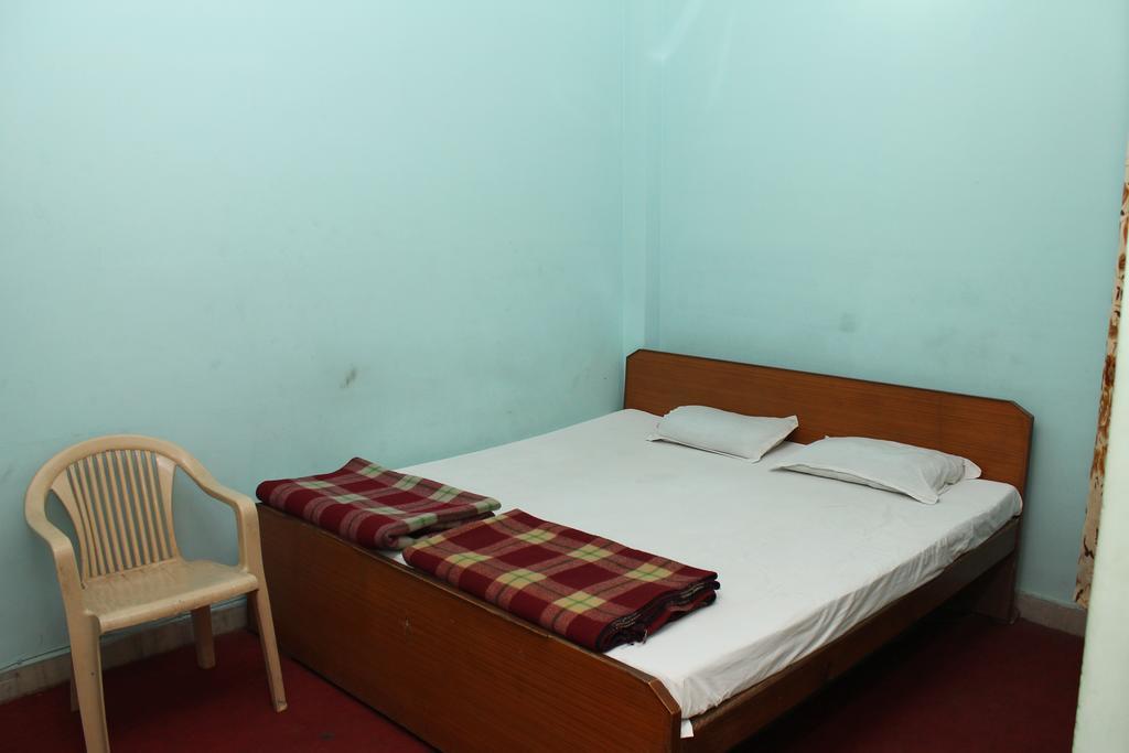 Krishnam Guest House Mathura Bagian luar foto