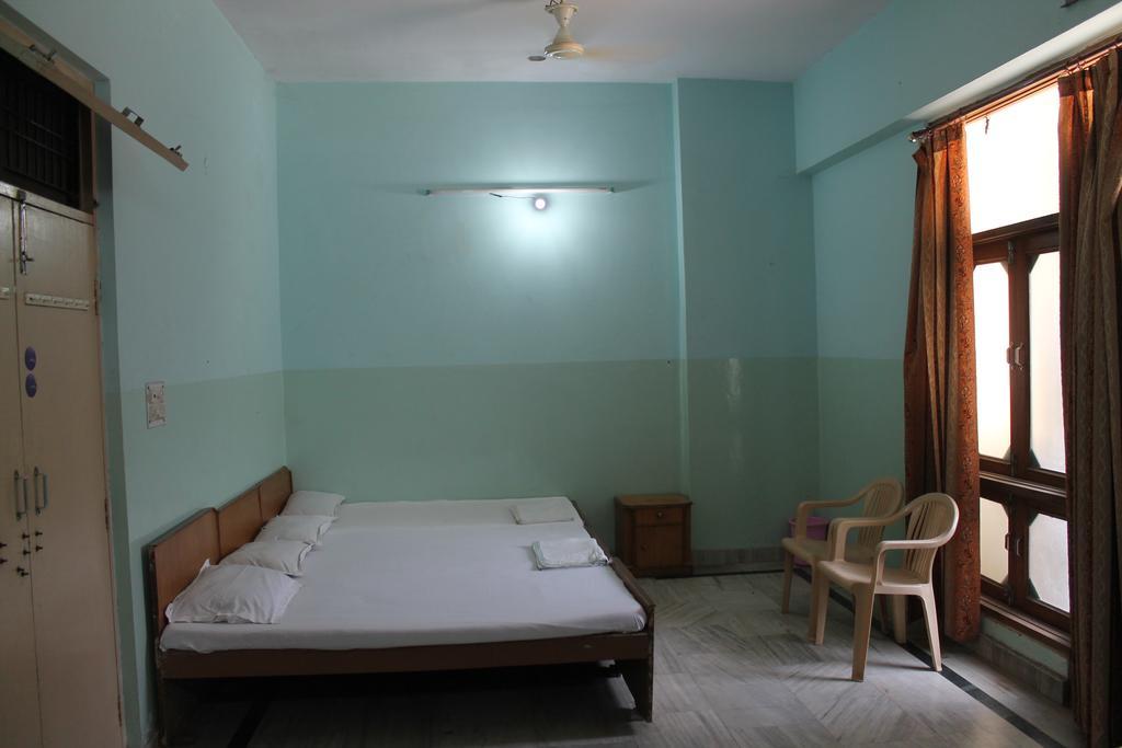 Krishnam Guest House Mathura Bagian luar foto